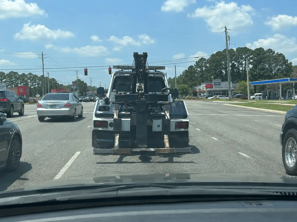 Tow truck on the FM 1960 corridor between Humble and Atascocita
