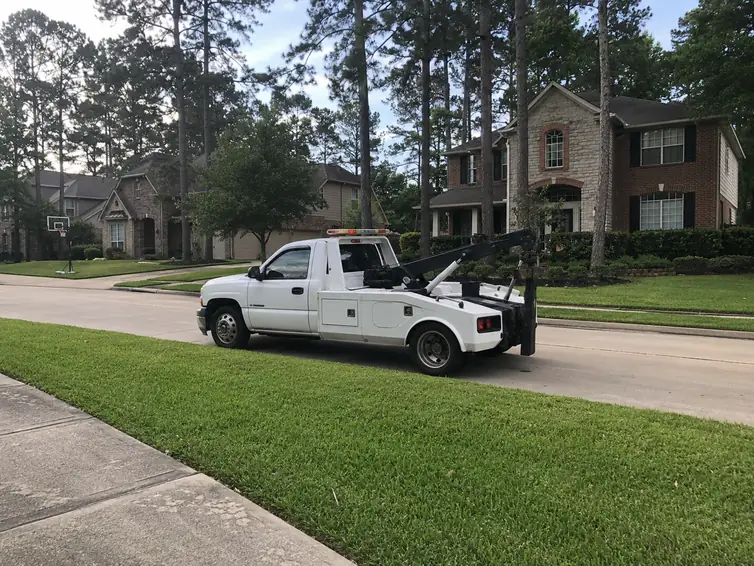 Tow truck serving a residential neighborhood in Atascocita TX